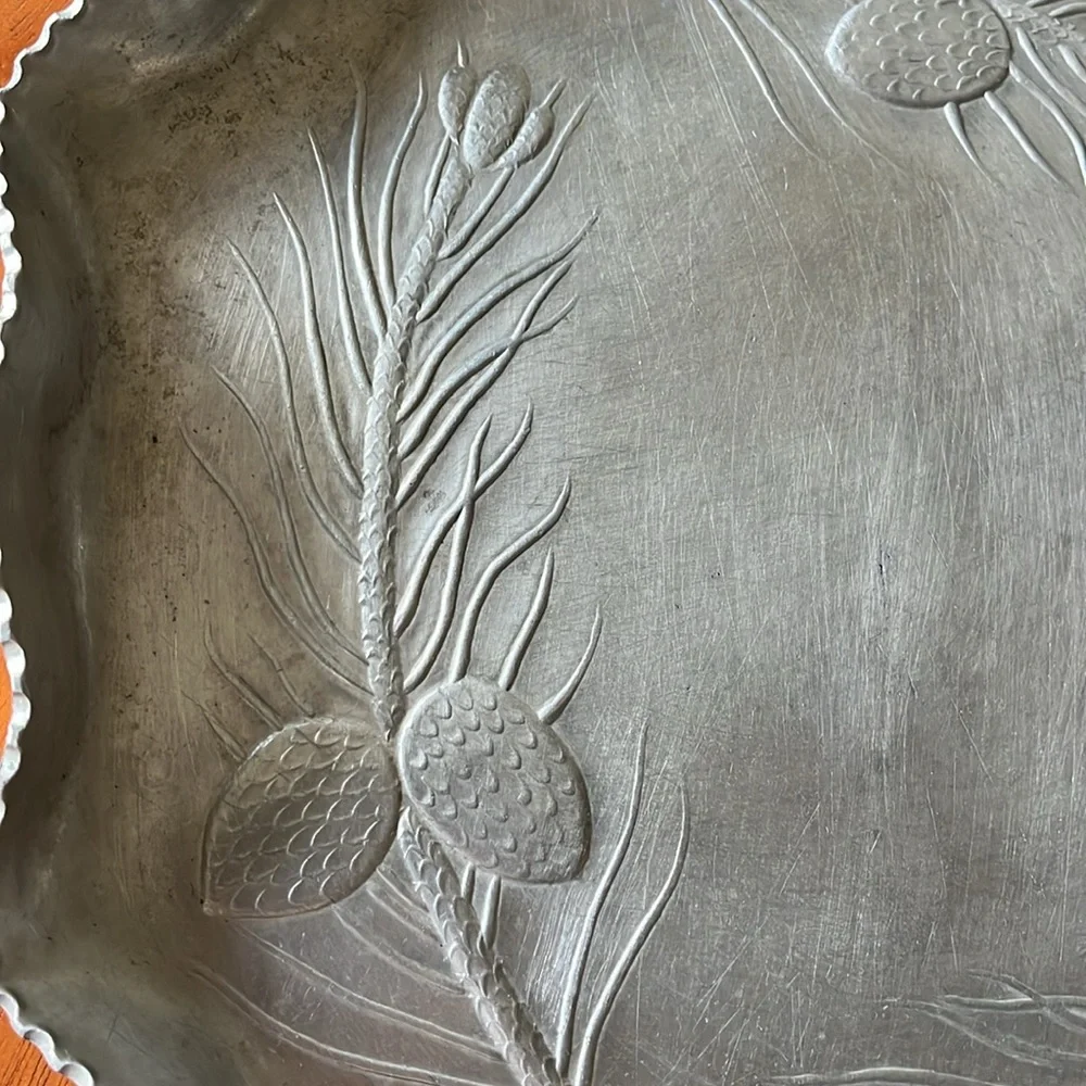 Hammered Silver Aluminum Pine Boughs &‎ Cones Scalloped Edge Tray